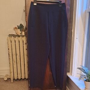 Athleta Woman's Size 6 Black Spandex Blend Tapered Fit Pants